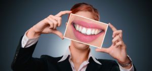 What You Should Do About Cracked Front Teeth 